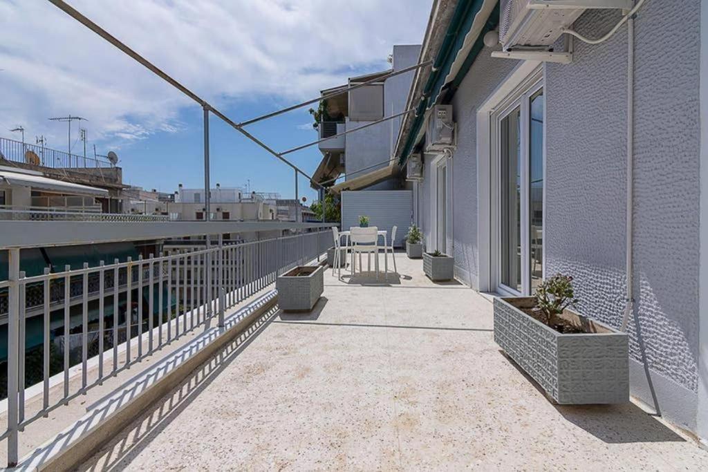 Sunlit 2Br Oasis In Metaxourghio 3Min From Metro Daire Atina Dış mekan fotoğraf
