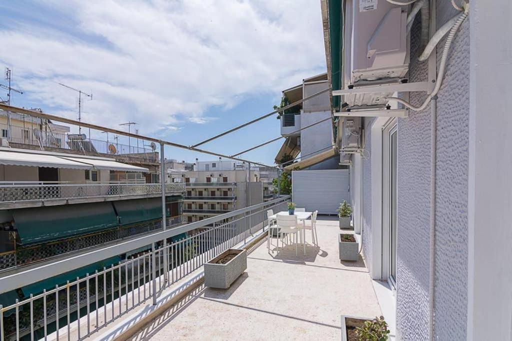 Sunlit 2Br Oasis In Metaxourghio 3Min From Metro Daire Atina Dış mekan fotoğraf